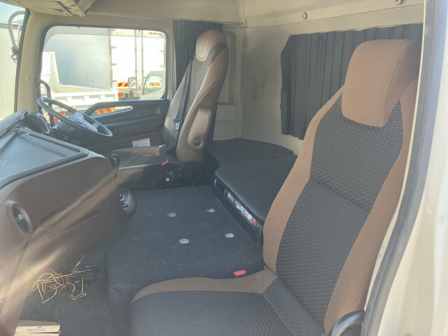 日野プロフィアトレーラーヘッド（トラクターヘッド）大型（10t）[写真33]