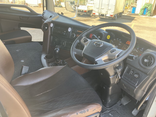 日野プロフィアトレーラーヘッド（トラクターヘッド）大型（10t）[写真35]