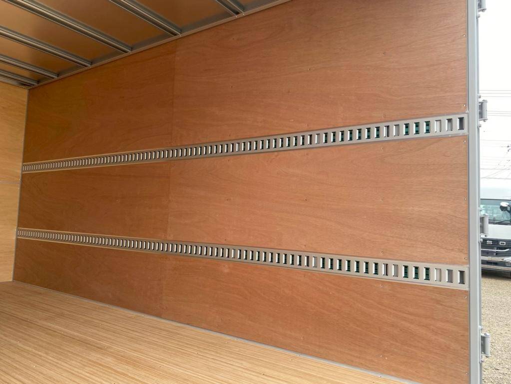 いすゞエルフアルミバン小型（2t・3t）[写真10]