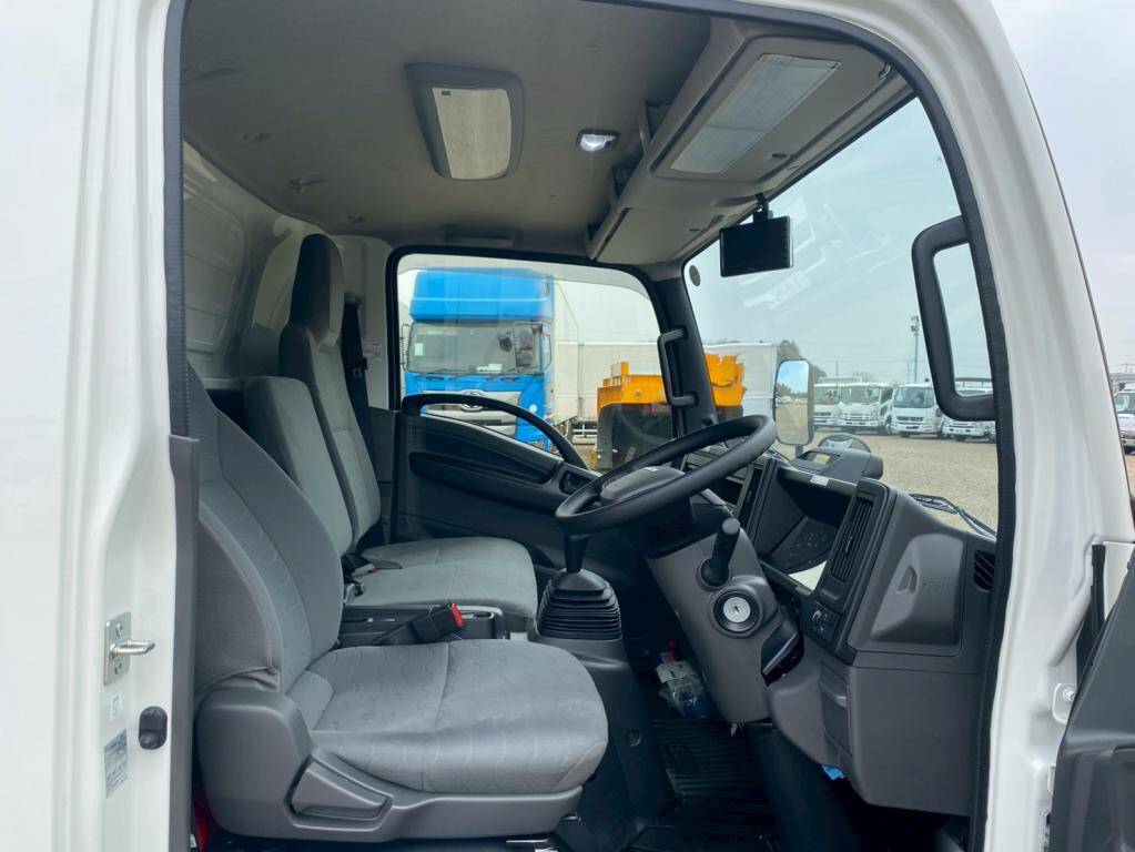 いすゞエルフアルミバン小型（2t・3t）[写真18]