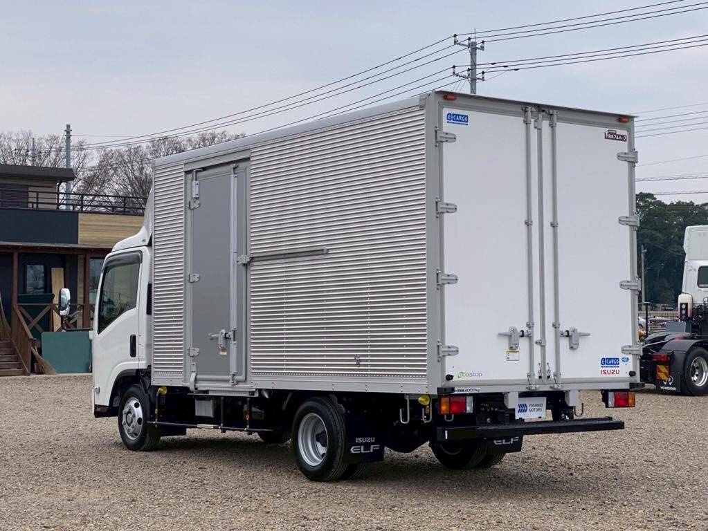 いすゞエルフアルミバン小型（2t・3t）[写真03]