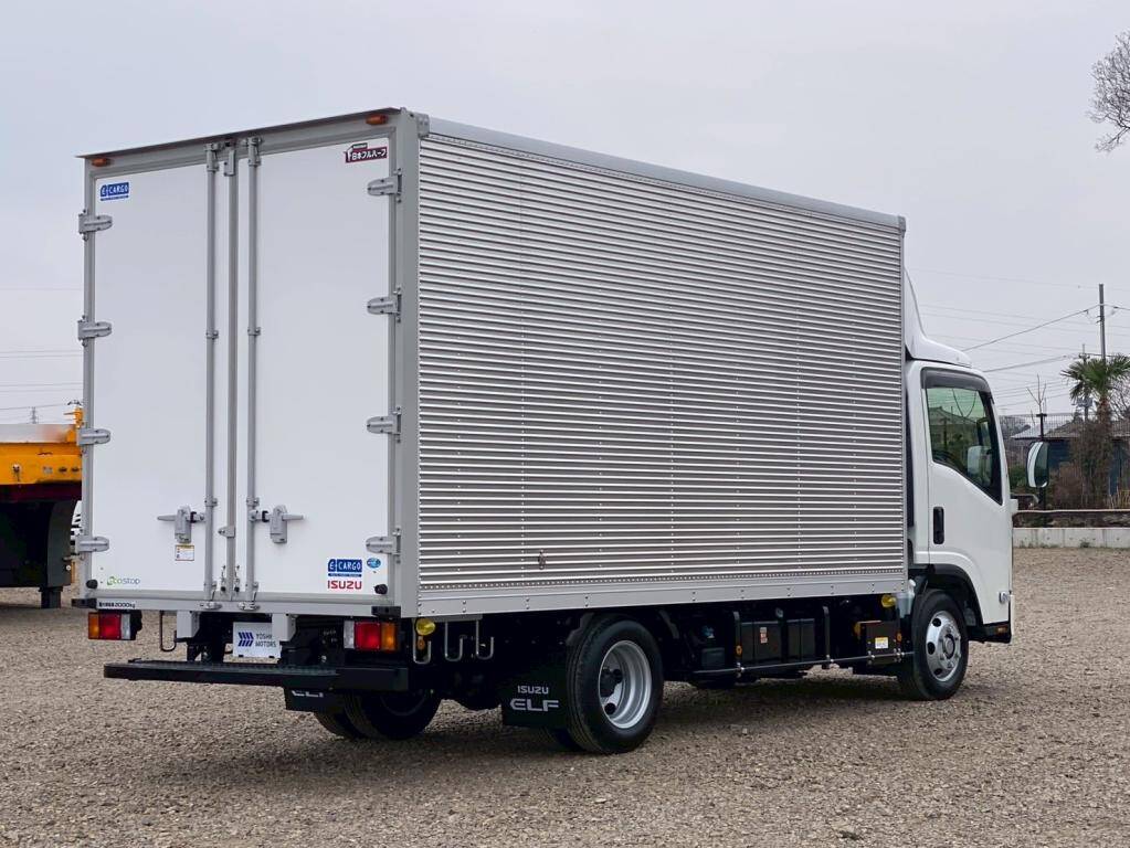 いすゞエルフアルミバン小型（2t・3t）[写真04]