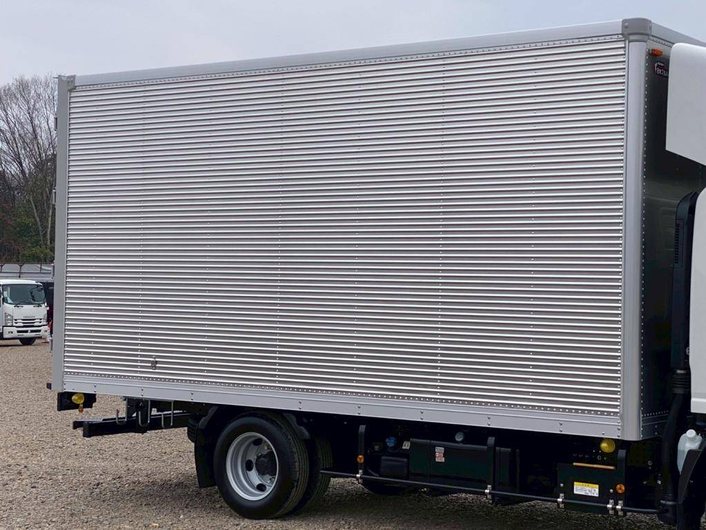 いすゞエルフアルミバン小型（2t・3t）[写真05]