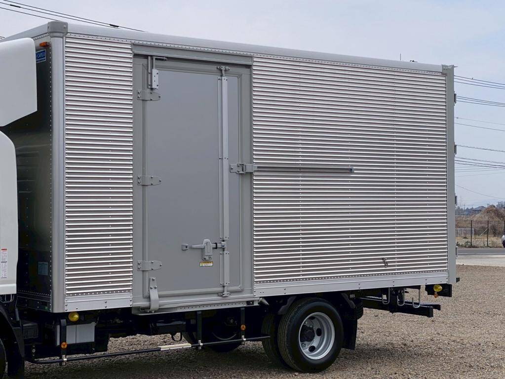 いすゞエルフアルミバン小型（2t・3t）[写真06]