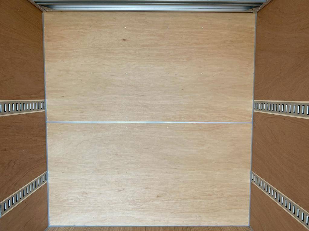 いすゞエルフアルミバン小型（2t・3t）[写真07]