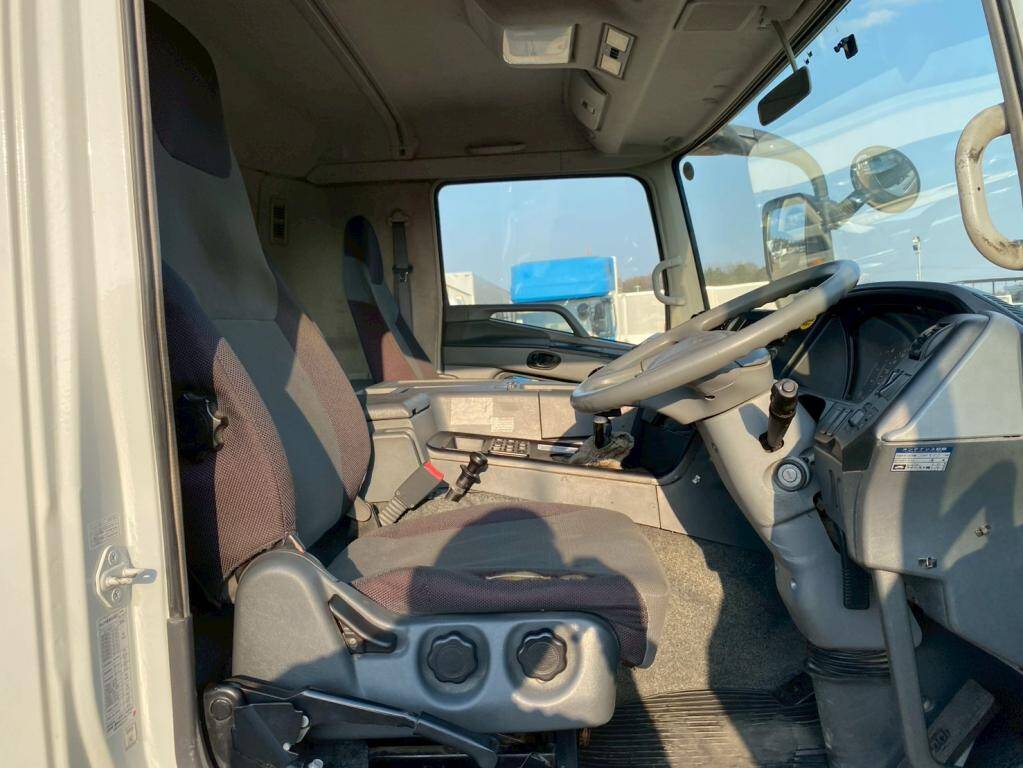 三菱ふそうスーパーグレートトレーラーヘッド（トラクターヘッド）大型（10t）[写真18]