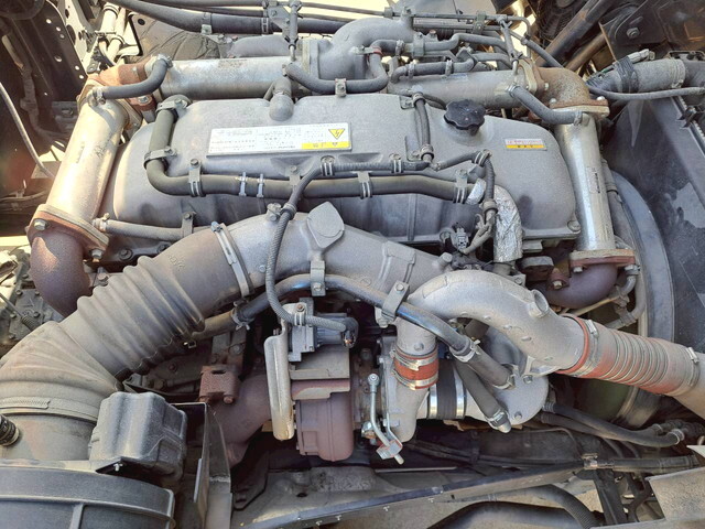 いすゞギガ回送車大型（10t）[写真13]