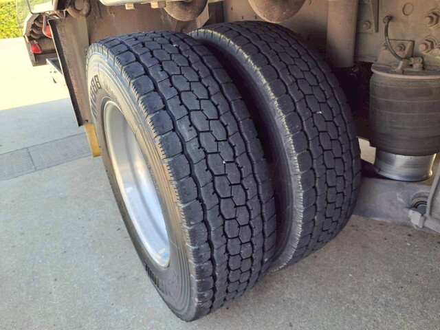 いすゞギガ回送車大型（10t）[写真16]