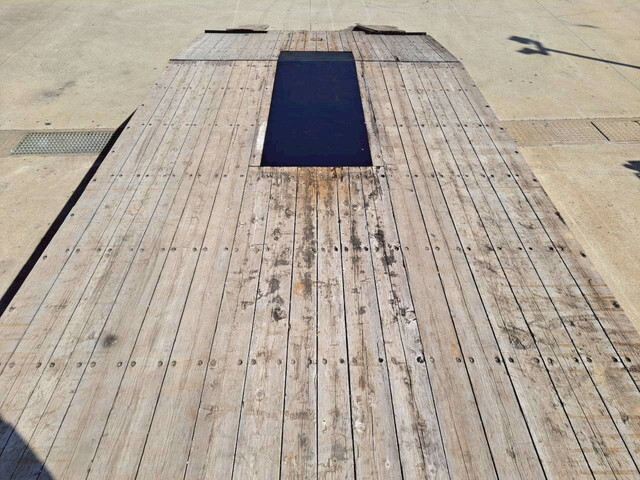 いすゞギガ回送車大型（10t）[写真29]