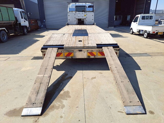 いすゞギガ回送車大型（10t）[写真30]