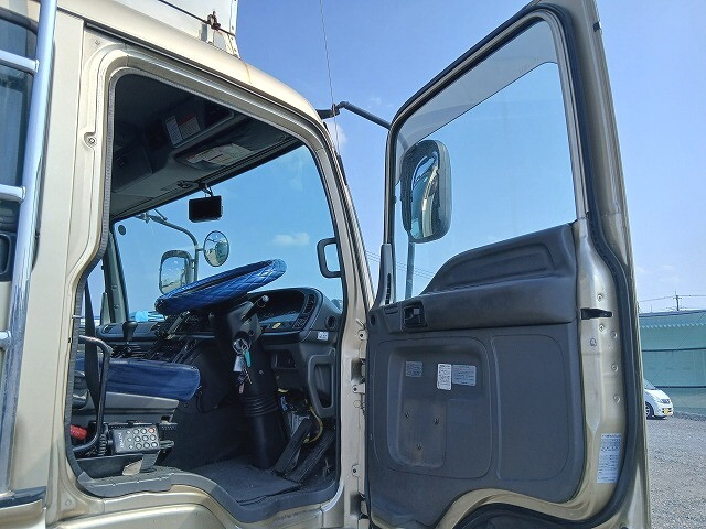 いすゞギガアルミブロック大型（10t）[写真12]