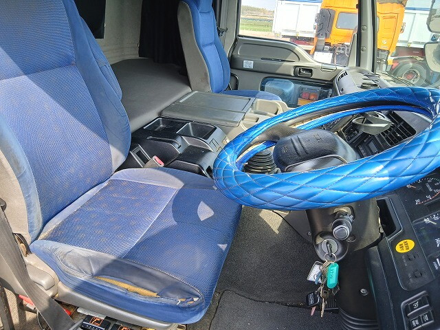 いすゞギガアルミブロック大型（10t）[写真13]