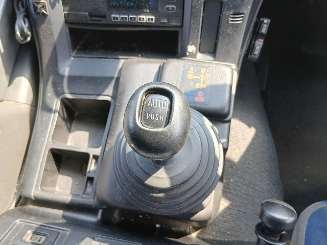 いすゞギガアルミブロック大型（10t）[写真19]