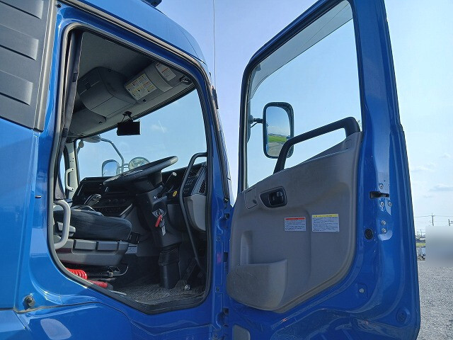 UDトラックスクオンその他の形状大型（10t）[写真13]