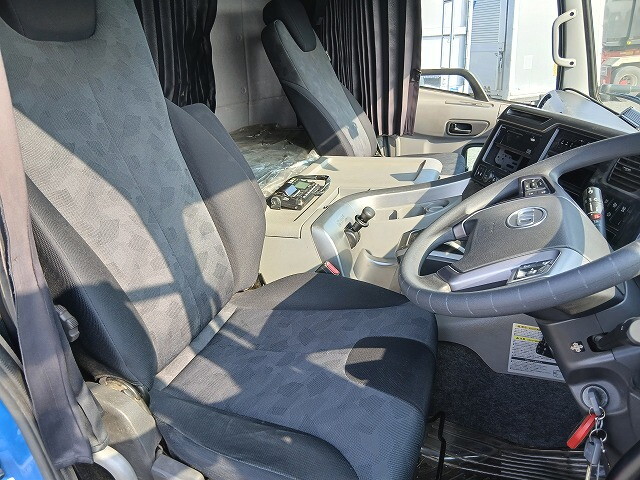 UDトラックスクオンその他の形状大型（10t）[写真14]