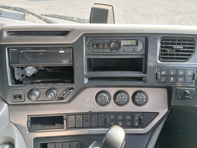 UDトラックスクオンその他の形状大型（10t）[写真17]