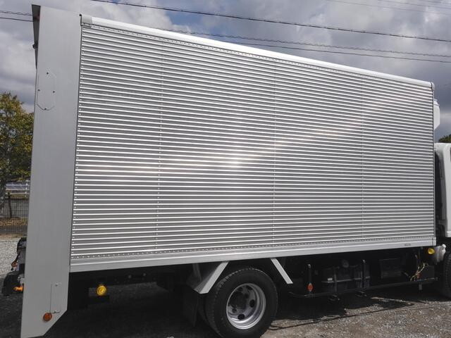 いすゞエルフ冷凍車（冷蔵車）小型（2t・3t）[写真08]