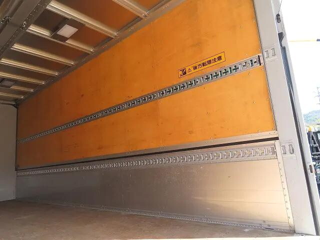 三菱ふそうファイターアルミウイング中型（4t）[写真23]