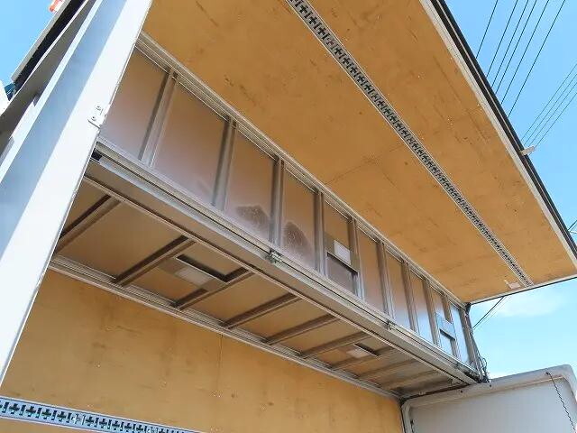 三菱ふそうファイターアルミウイング中型（4t）[写真26]