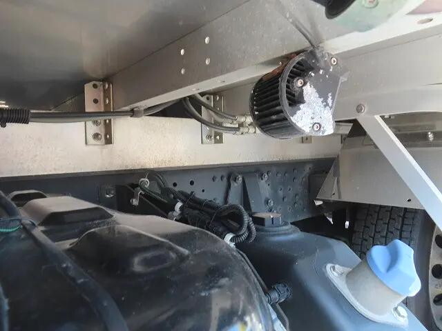 三菱ふそうファイターアルミウイング中型（4t）[写真37]