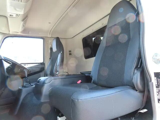 三菱ふそうファイターアルミウイング中型（4t）[写真08]