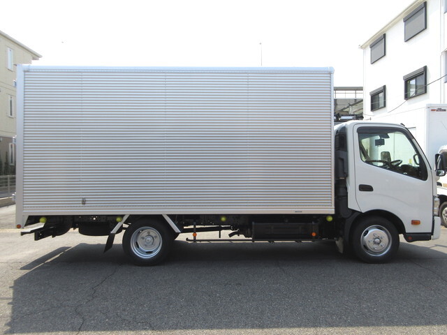 日野デュトロアルミバン小型（2t・3t）[写真05]