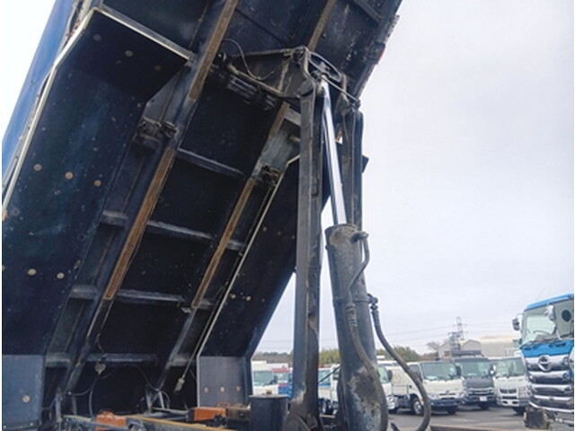 三菱ふそうスーパーグレートダンプ大型（10t）[写真09]