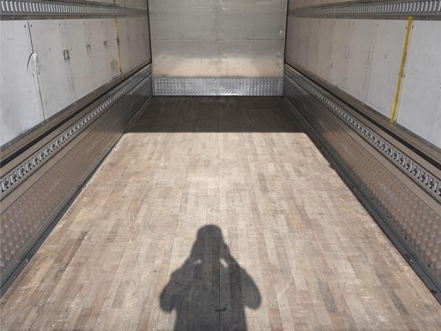 三菱ふそうファイターアルミウイング中型（4t）[写真14]