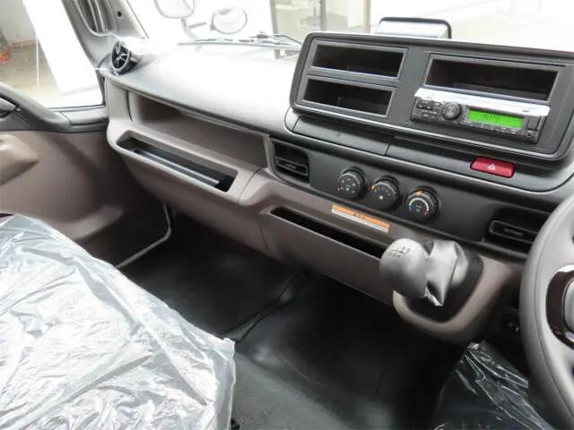 三菱ふそうキャンタータンク車（タンクローリー）小型（2t・3t）[写真12]