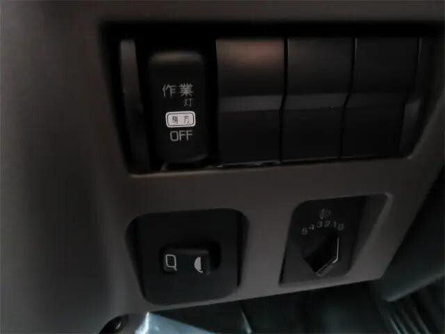 三菱ふそうキャンタータンク車（タンクローリー）小型（2t・3t）[写真14]