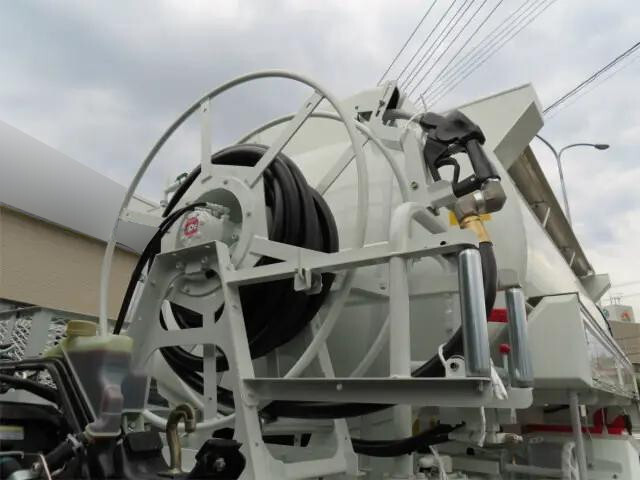 三菱ふそうキャンタータンク車（タンクローリー）小型（2t・3t）[写真24]