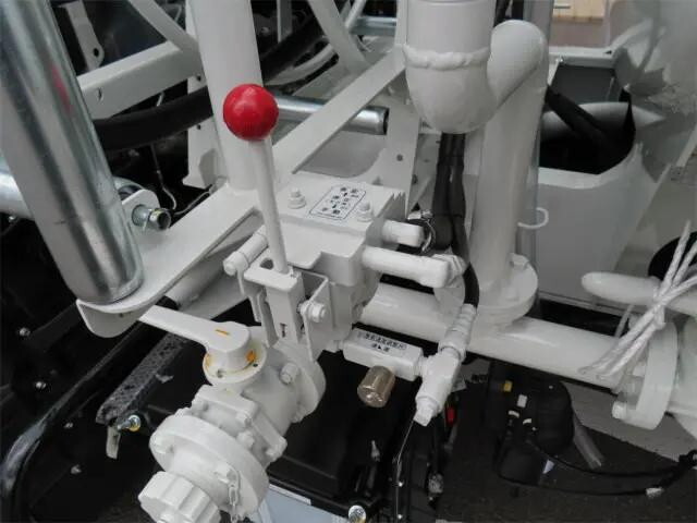 三菱ふそうキャンタータンク車（タンクローリー）小型（2t・3t）[写真26]