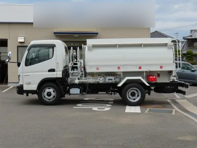 三菱ふそうキャンタータンク車（タンクローリー）小型（2t・3t）[写真03]