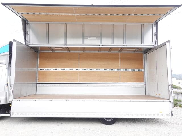 三菱ふそうファイターアルミウイング中型（4t）[写真12]