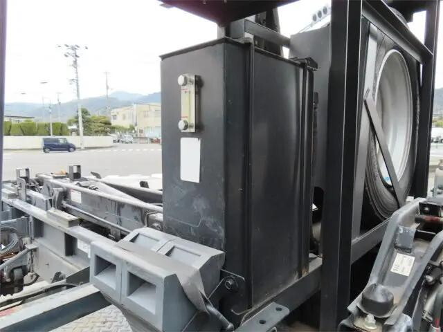 三菱ふそうファイターコンテナ専用車増トン（6t・8t）[写真23]