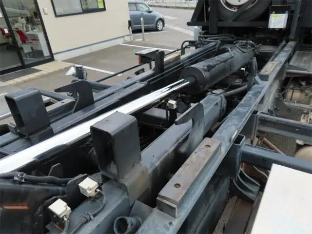 三菱ふそうファイターコンテナ専用車増トン（6t・8t）[写真26]