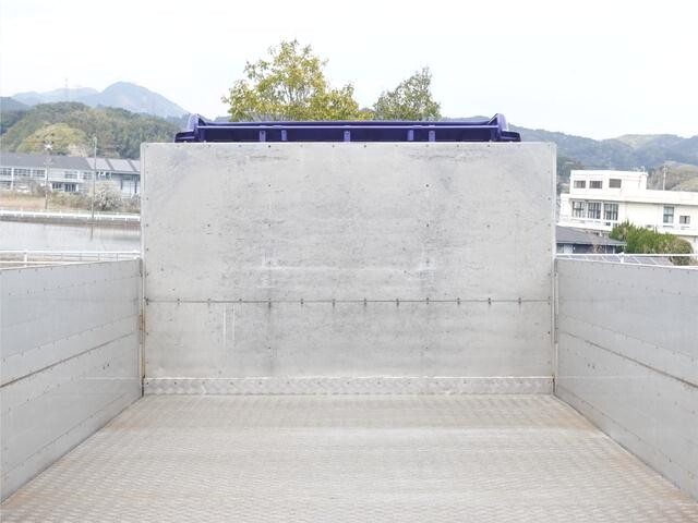 日野レンジャー平ボディ中型（4t）[写真12]