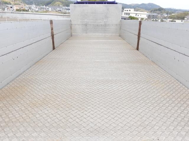 日野レンジャー平ボディ中型（4t）[写真13]