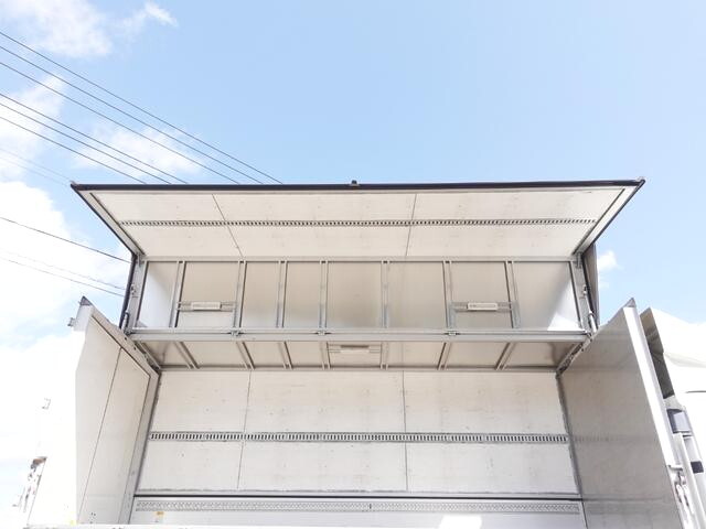 三菱ふそうファイターアルミウイング中型（4t）[写真12]