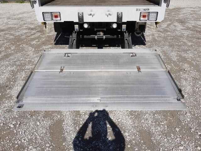 いすゞフォワードアルミウイング中型（4t）[写真15]