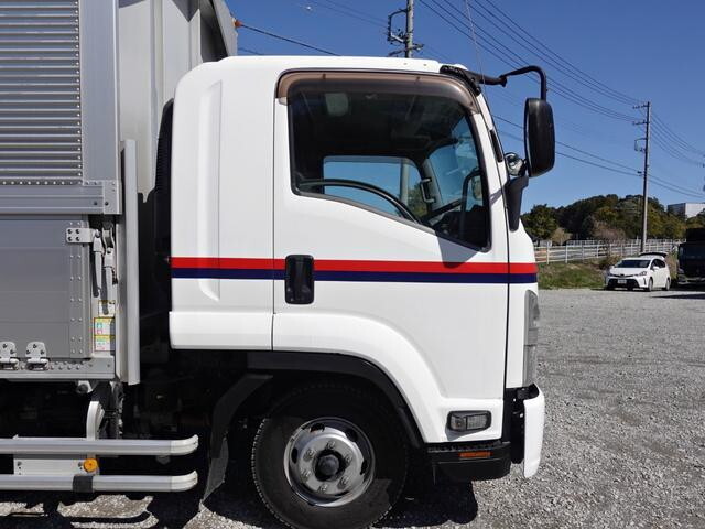 いすゞフォワードアルミウイング中型（4t）[写真05]