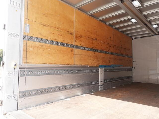 UDトラックスコンドルアルミウイング増トン（6t・8t）[写真11]