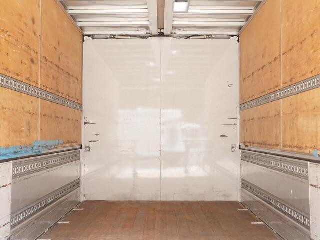 UDトラックスコンドルアルミウイング増トン（6t・8t）[写真12]