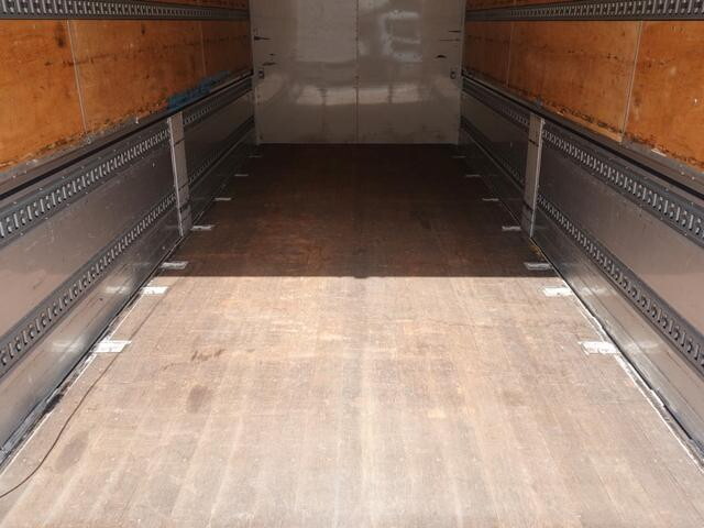 UDトラックスコンドルアルミウイング増トン（6t・8t）[写真13]