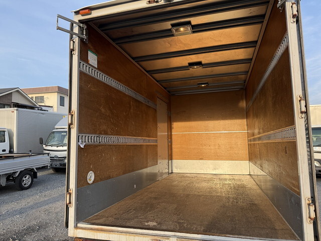 いすゞエルフアルミバン小型（2t・3t）[写真10]