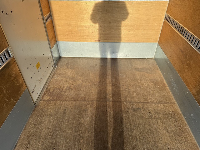 いすゞエルフアルミバン小型（2t・3t）[写真13]