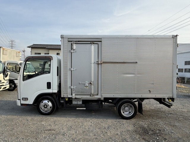 いすゞエルフアルミバン小型（2t・3t）[写真05]