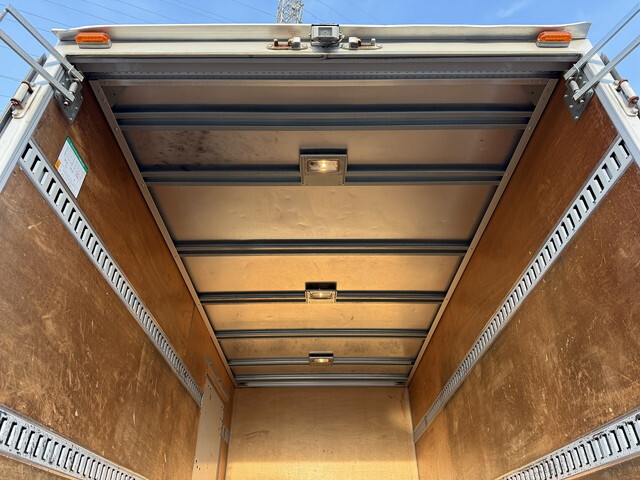 いすゞエルフアルミバン小型（2t・3t）[写真08]