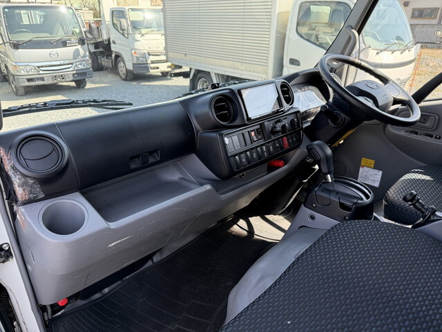 日野デュトロアルミバン小型（2t・3t）[写真40]