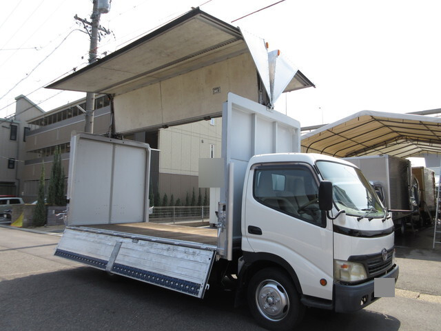 トヨタトヨエースアルミウイング小型（2t・3t）[写真01]